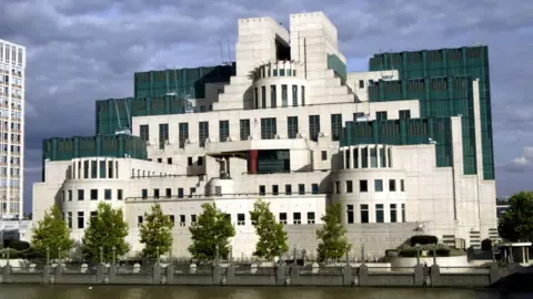 MI6 Introduces Encrypted Platform to Attract Intelligence Sources in Russia